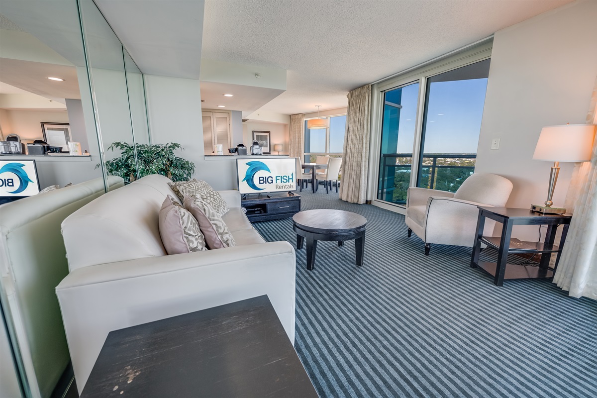 Amazing Living Room with Stunning Views🌊☀️