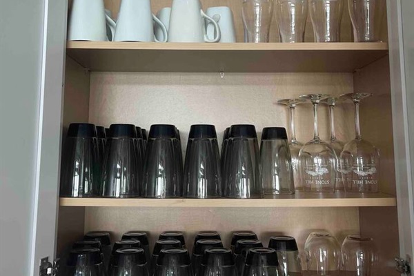 Glasses, coffee mugs, wine glasses