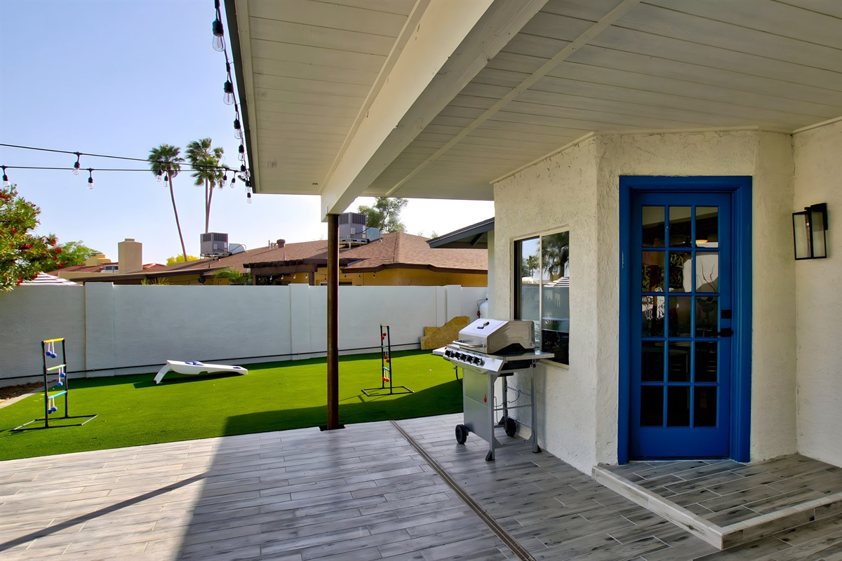Gas grill provided