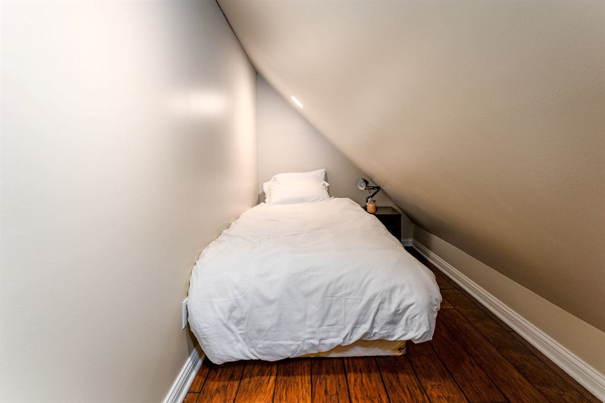 The "nook" twin xl memory foam mattress