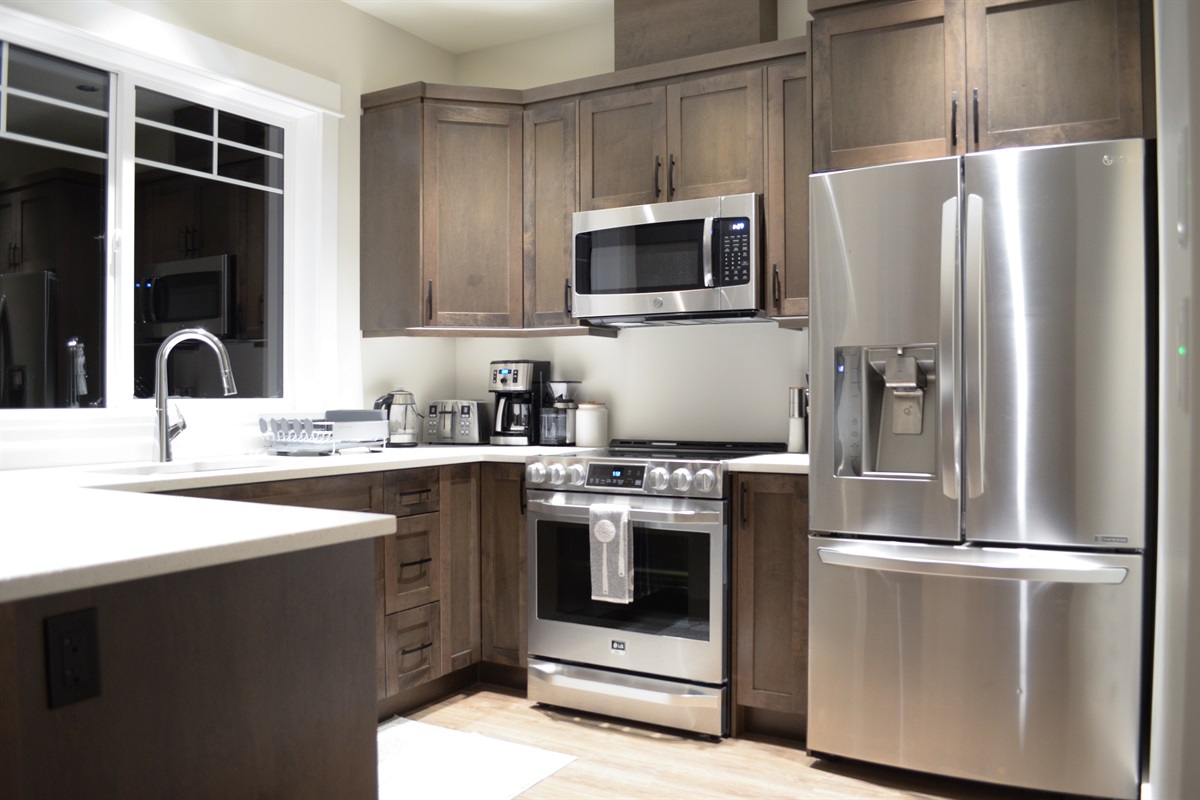 Well-stocked 2nd floor kitchen with cookware for a great family meal after a day on the mountain. 