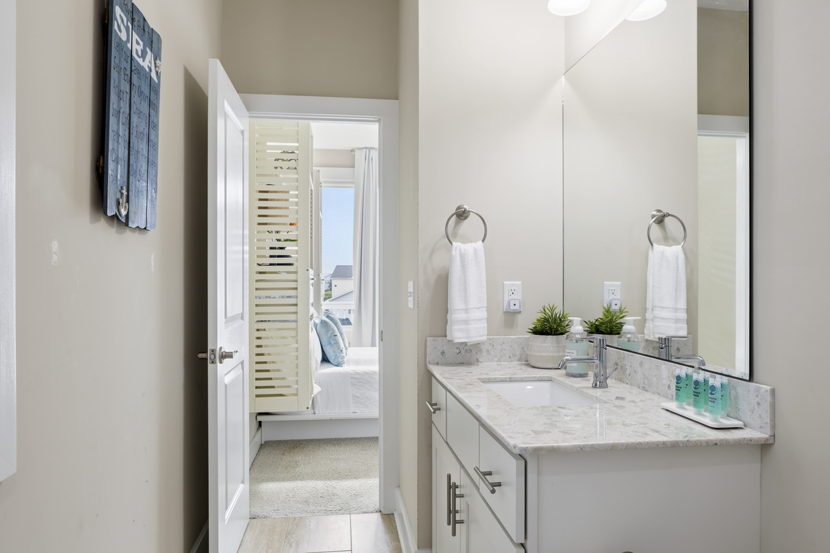 Bath linens provided