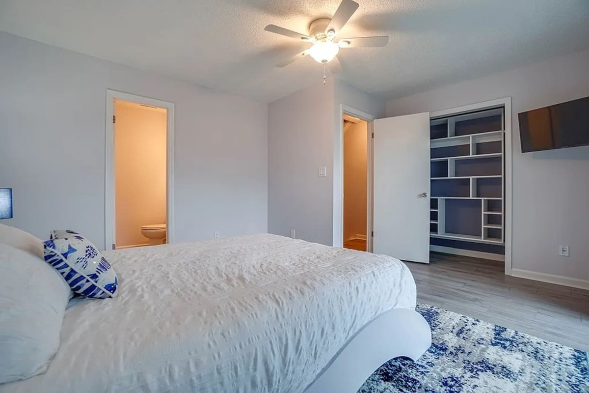 You've got real storage here &mdash; not just a closet rod &mdash; so unpacking actually makes sense for a longer stay.	