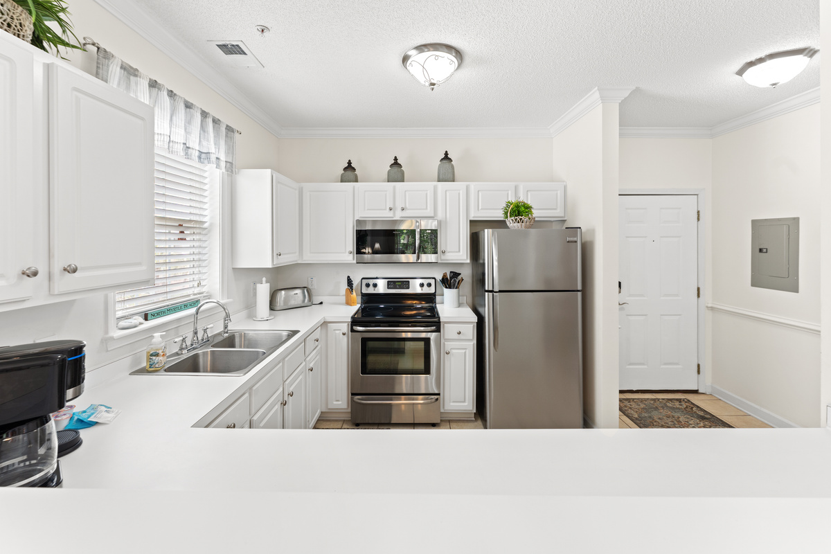 Beautiful Kitchen - ample counter top space