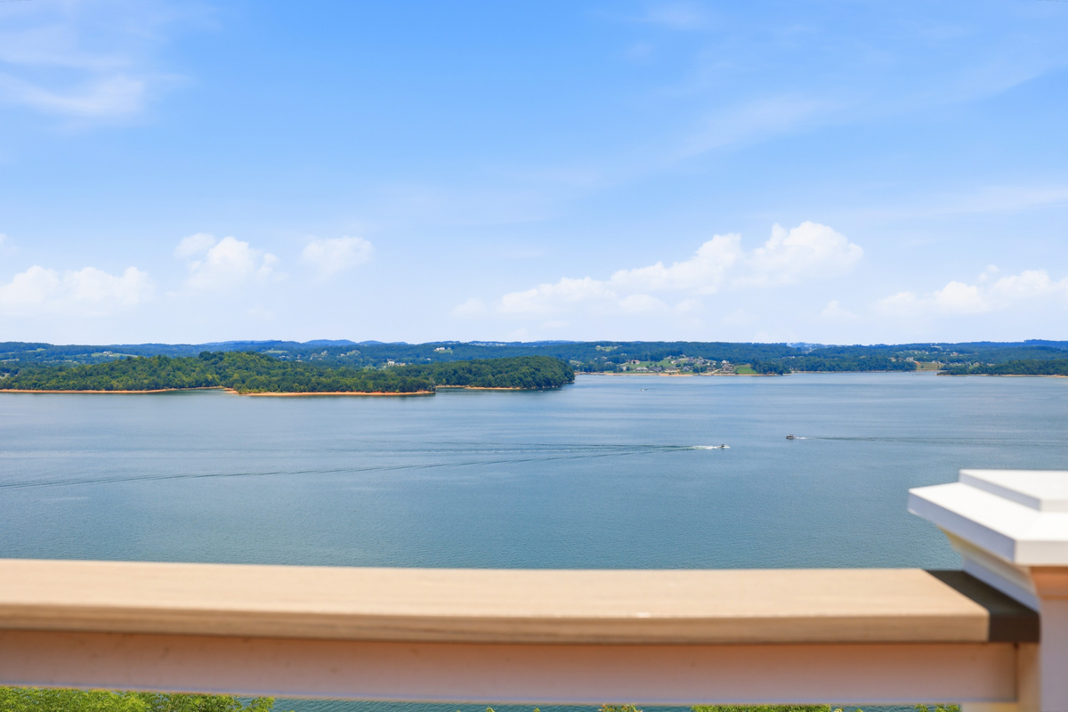 HUGE VIEW