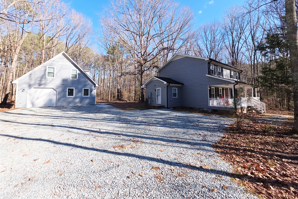 Driveway of Pine Forest Hideaway