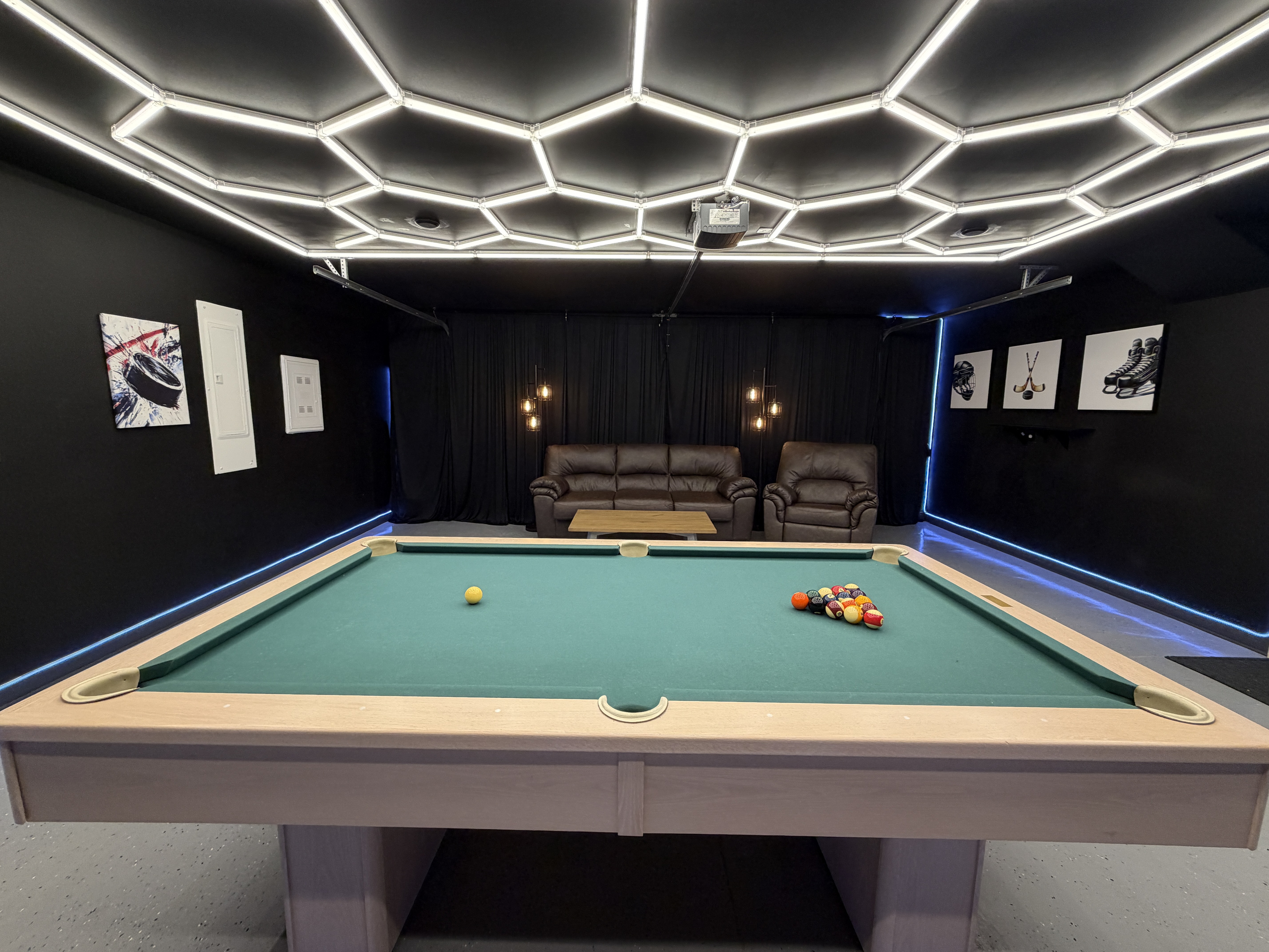 Garage Game Room. Arcade, Pool Table, Couch, Recliner 60" TV