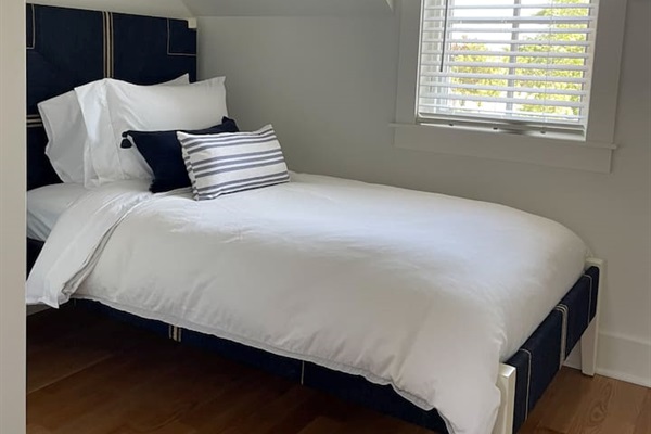 Second cozy bedroom — perfect for a peaceful night’s sleep.