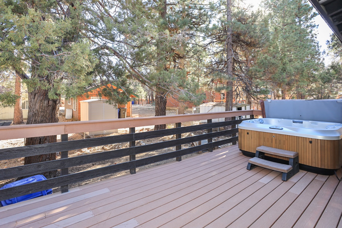 Ahhhh, you made it to the jacuzzi! Located on the back deck, perfect after a day on the mountain or for stargazing at night!