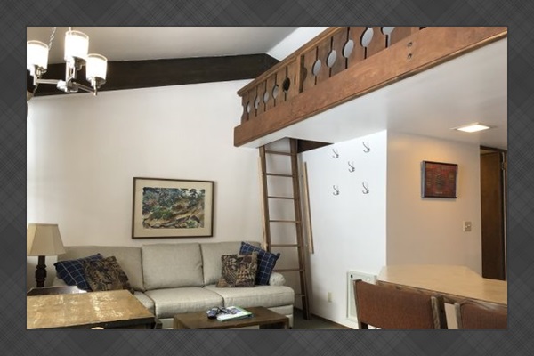 Livingroom & loft access.