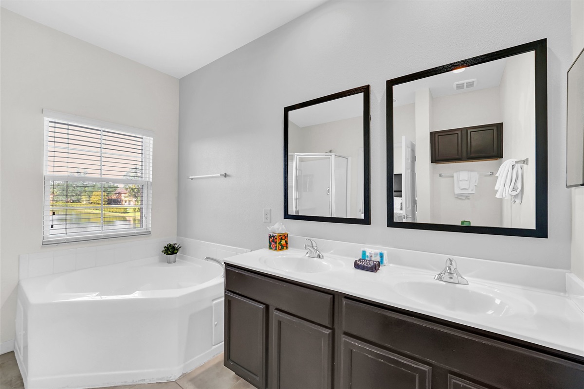 Primary bath with double vanity and tub