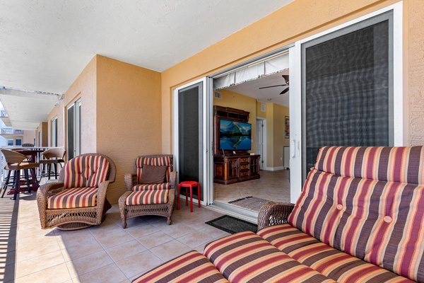 Large Balcony Comfortable Seating Options & Table with Bar and End Tables
