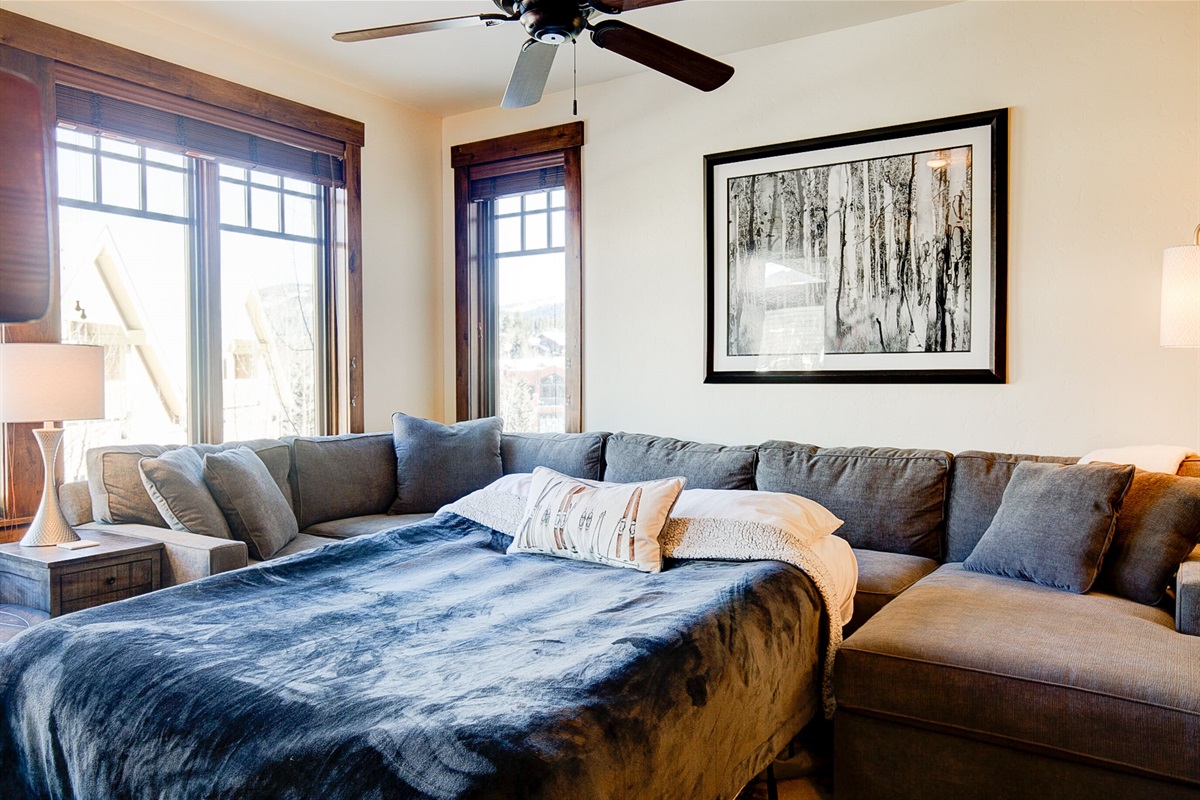 Inflatable "E-Z bed" for 2 guests.