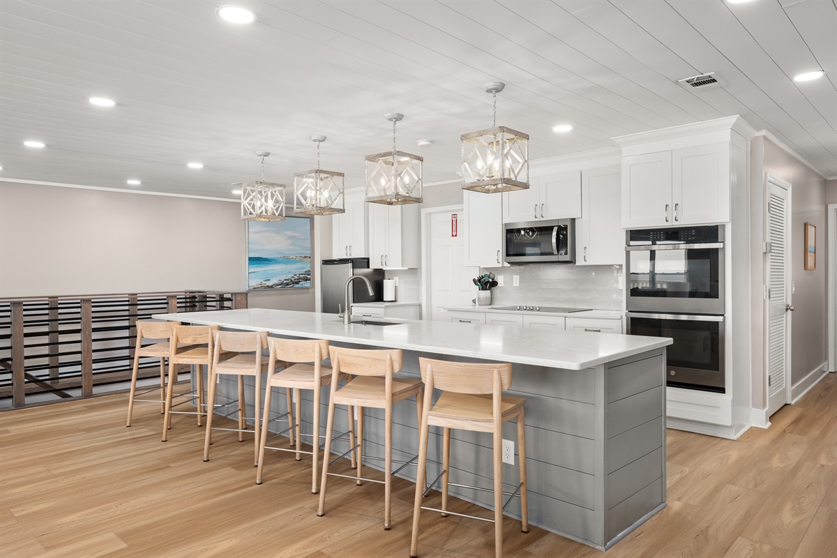 Stainless steel appliances include a full-size microwave, cooktop, Double oven, full refrigerator/freezer, drink refrigerator, dishwasher, and ice maker! Large cookware is stocked to cook for your crowd!