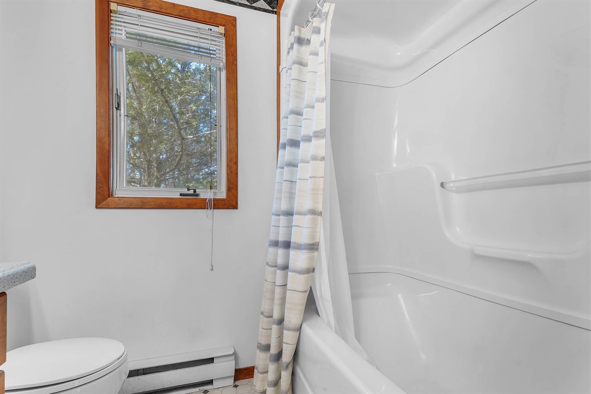 ac3521ed43da478f81e0bf5930a47c9b Large