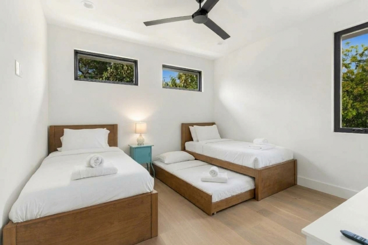 Twin beds, 1 with a pull out, a shared nightstand — comfortable space for three