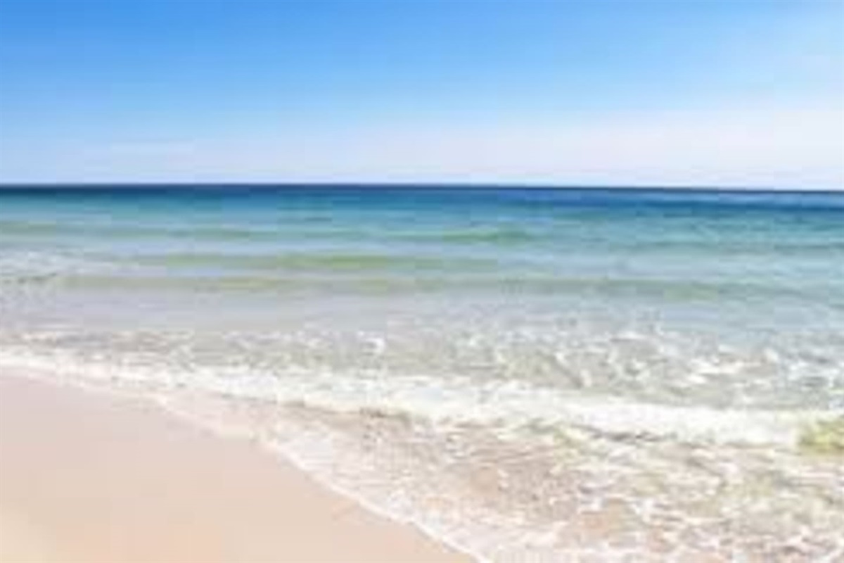 Ocean Paradise: Breathtaking views where the turquoise waves kiss the soft, sandy shore! Just a 5 mintue drive to white sandy beaches!