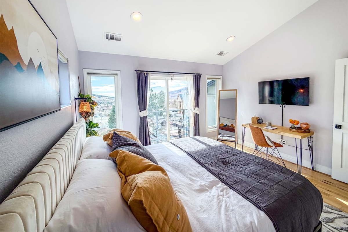 Sink into the cozy king bed after a day of exploring and unwind with your favorite show on the TV. Large windows fill the room with natural light and mountain views, while the private balcony offers a peaceful place to relax.