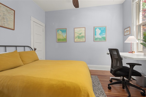 Guest Bedroom w/ Desk