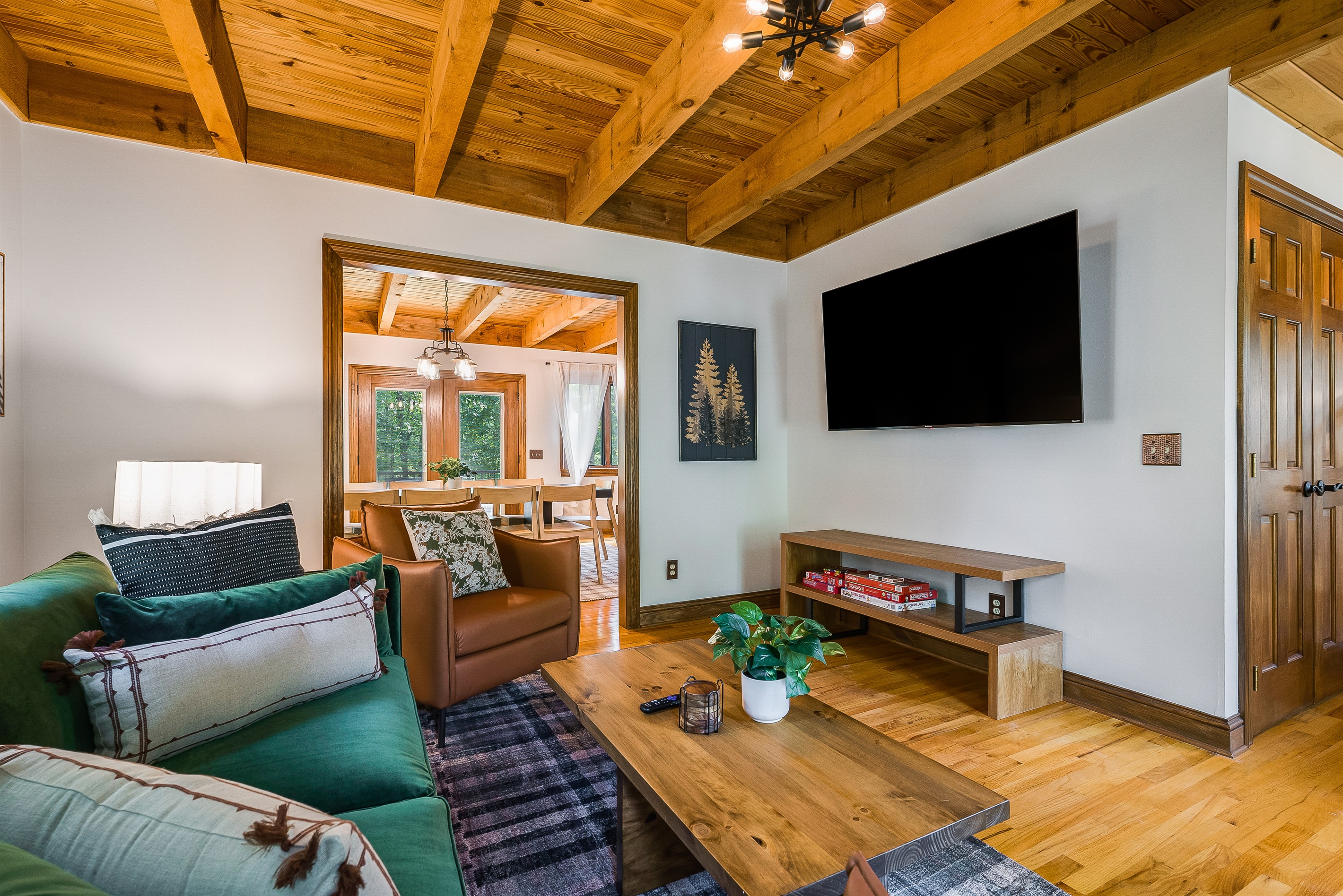 Spacious living room with Smart TV & board games for family fun