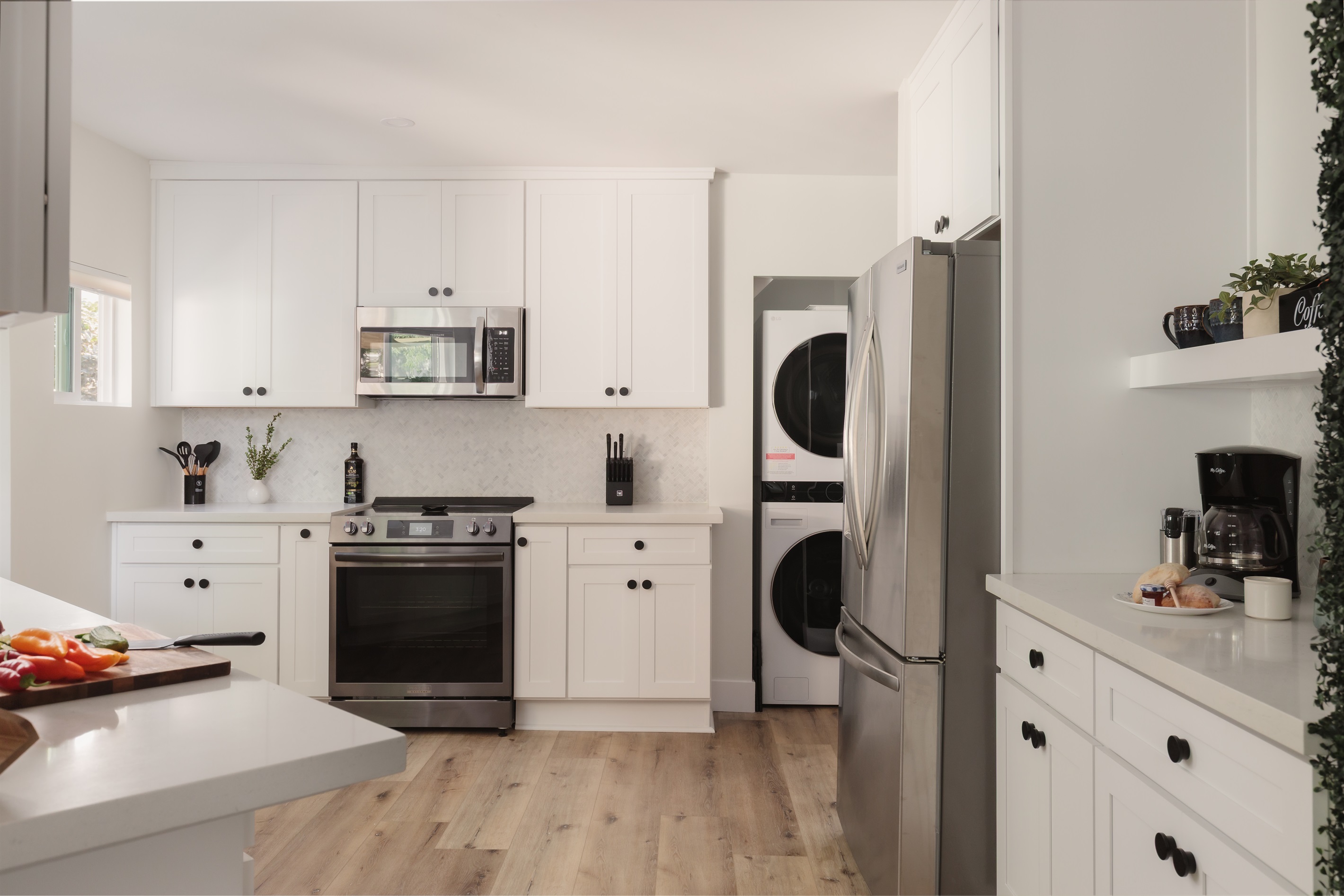 Cook breakfast with the family, prep a beach picnic, or settle in with takeout. This full kitchen is ready for whatever your trip calls for, complete with laundry right at your fingertips.