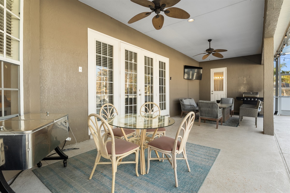 Outside dining table for 4. Large exterior cooler.