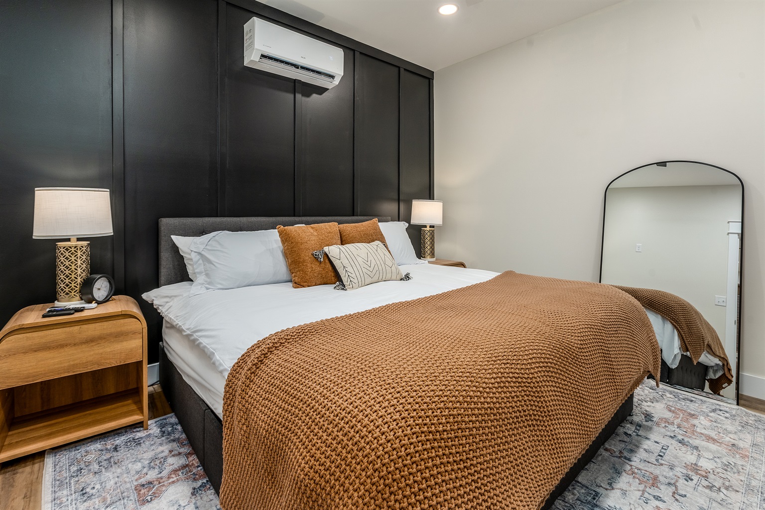 King Bed w/own heating/cooling