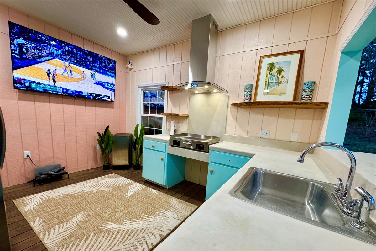 Full kitchen on the water with 75 inch TV, ice machine, and full sizerefrigerator/freezer. 