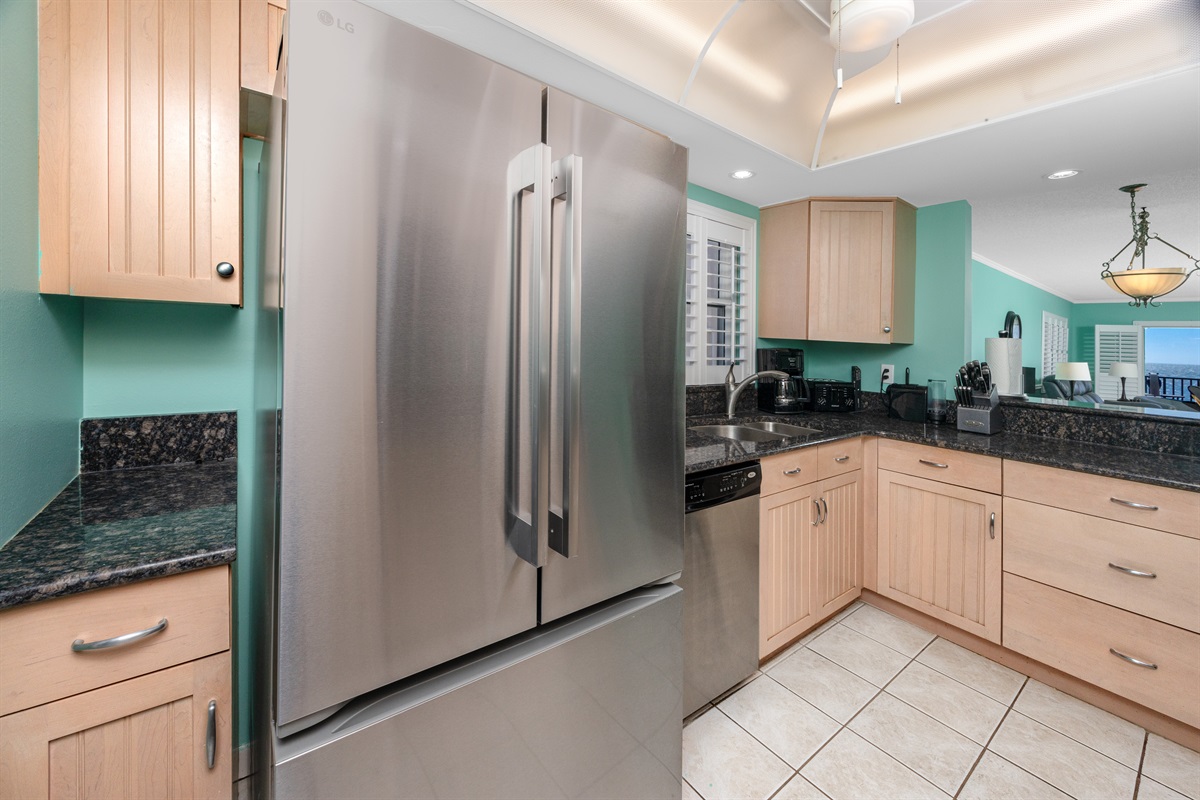 Fridge with separate drawers