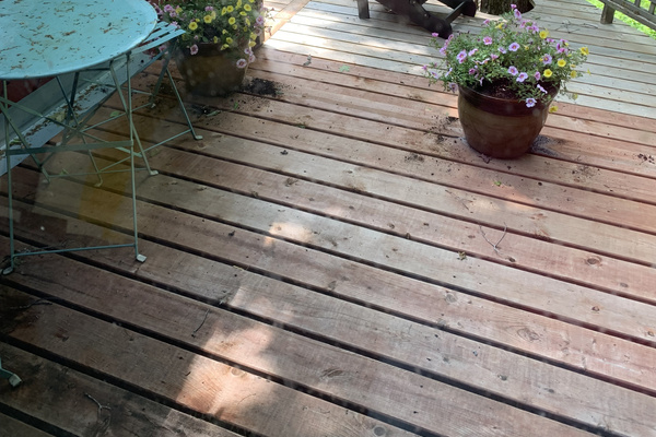 Wrap-around deck at side of cottage