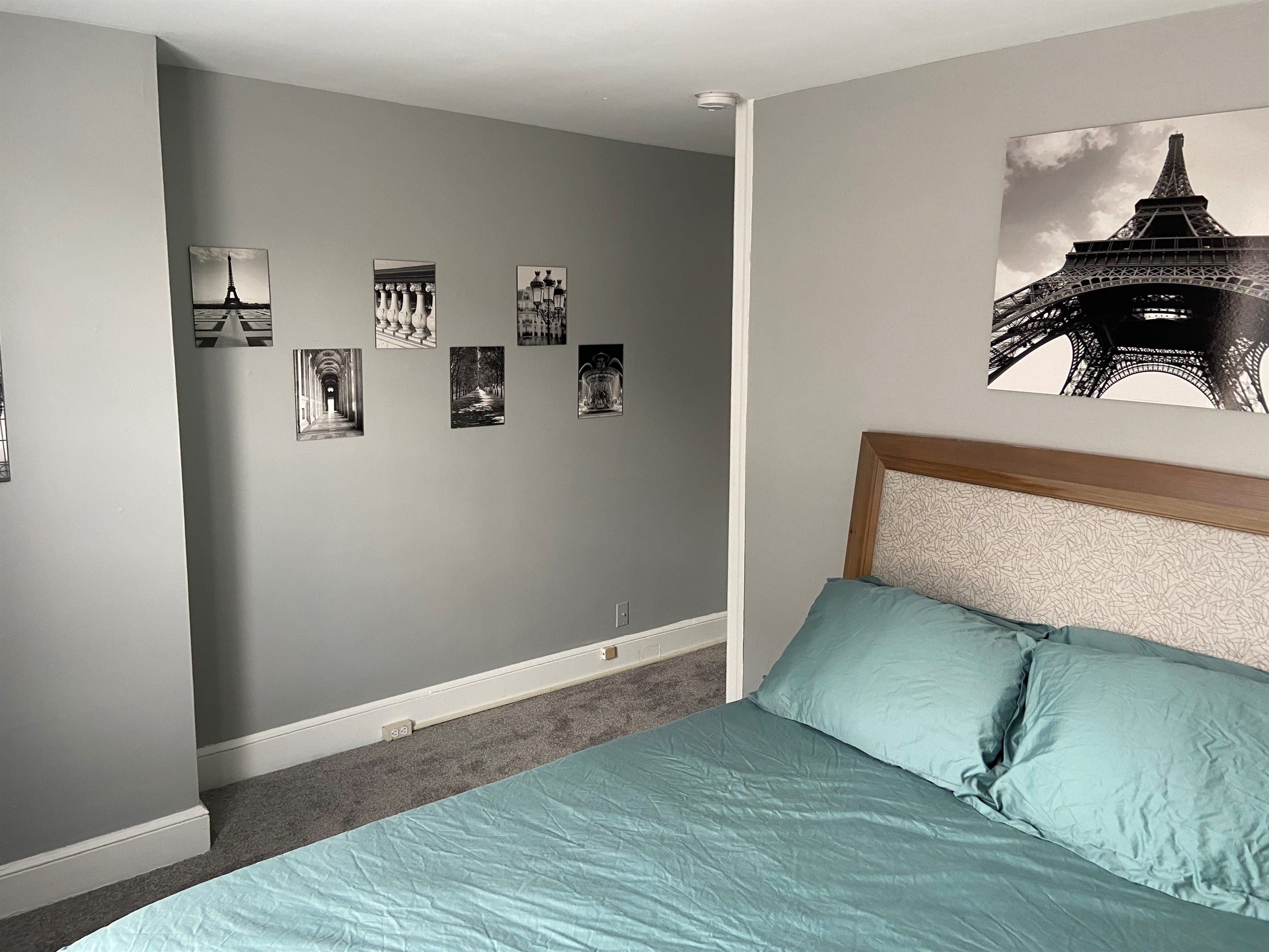 Bedroom 1 (queen bed)