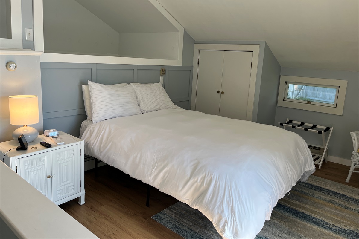 East wing - 2nd floor Queen bedroom, Private balcony overlooking the lake.