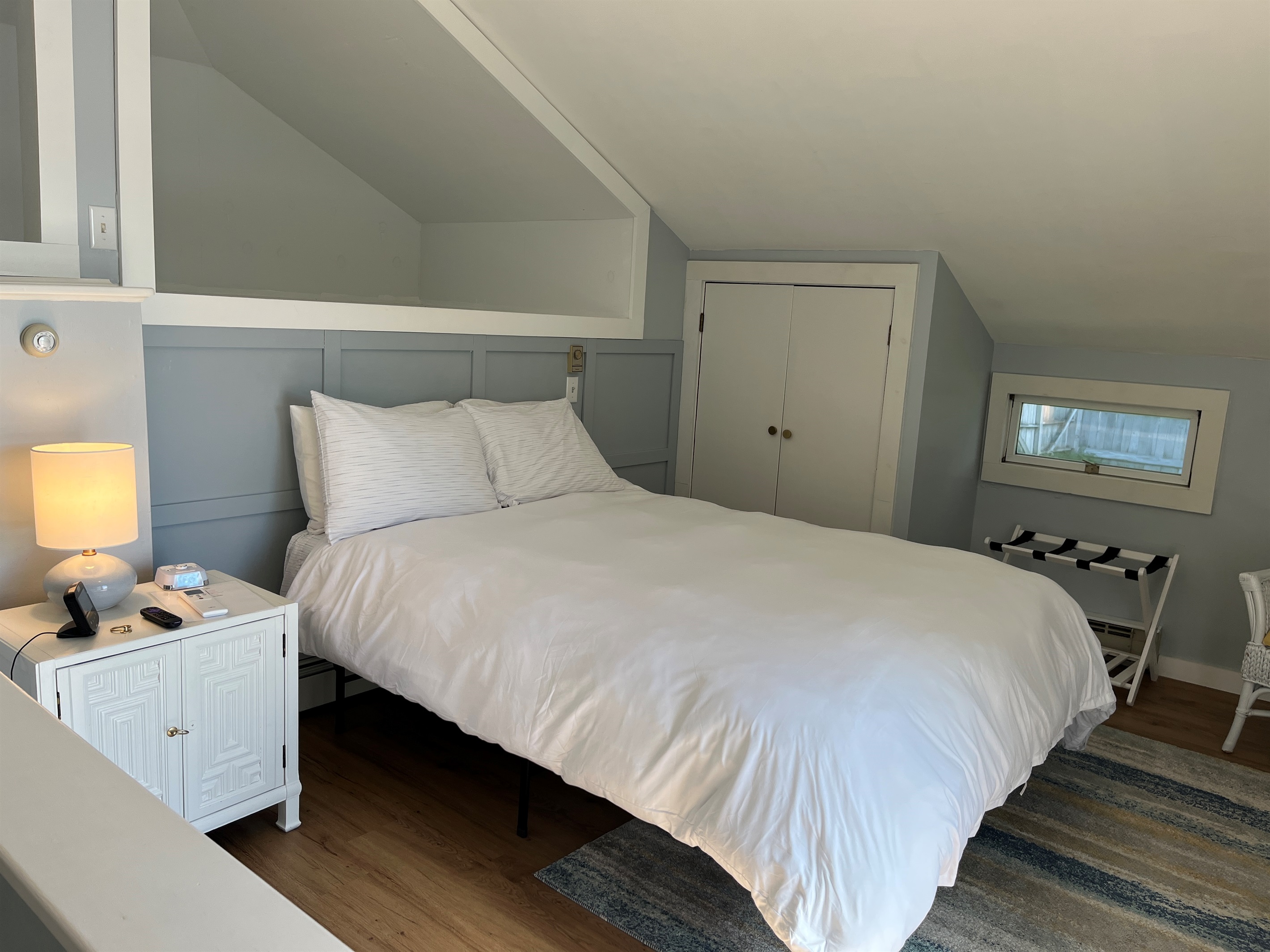East wing - 2nd floor Queen bedroom, Private balcony overlooking the lake.