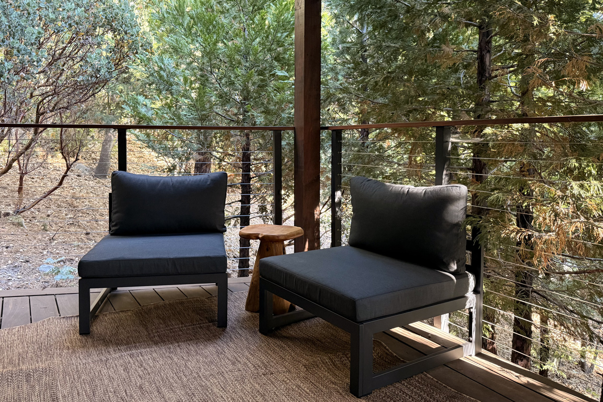 Quiet and private space to enjoy your coffe amongst the trees on the lower deck.