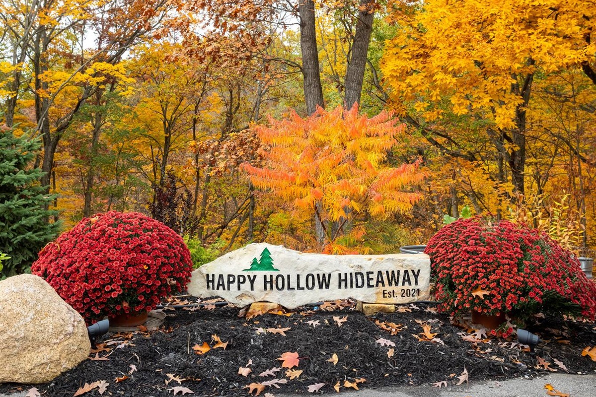 Happy Hollow Hideaway is a bed and breakfast retreat for your whole family. Your hosts, Michael & Rene enjoy making you feel right at home.