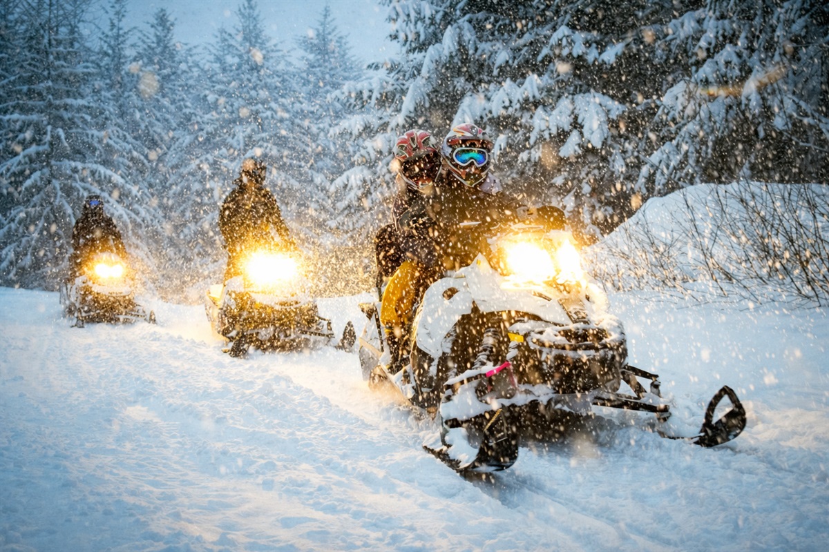 Snowmobile straight from the property with direct access to local trail routes. No trailering, no hassle, just step outside and ride. It’s an amazing setup for winter adventure and one of the best ways to experience the North Shore.