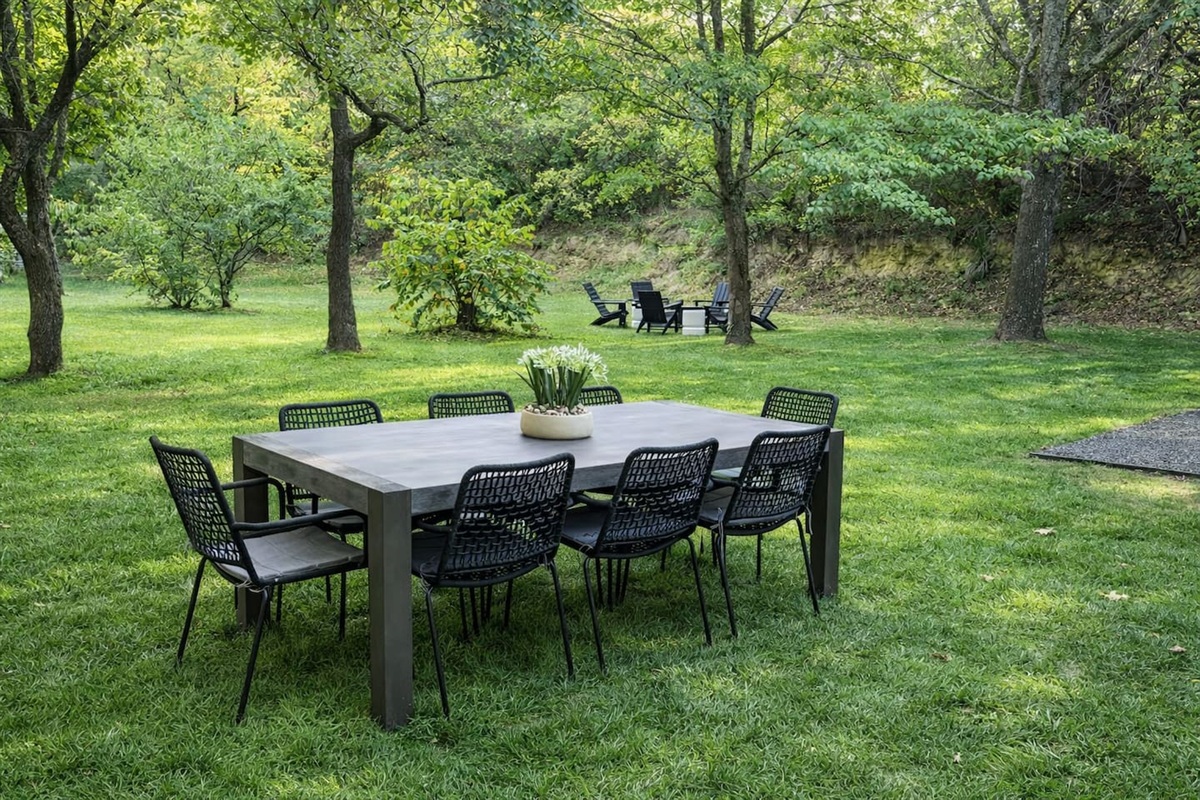 Outdoor dining for 8.