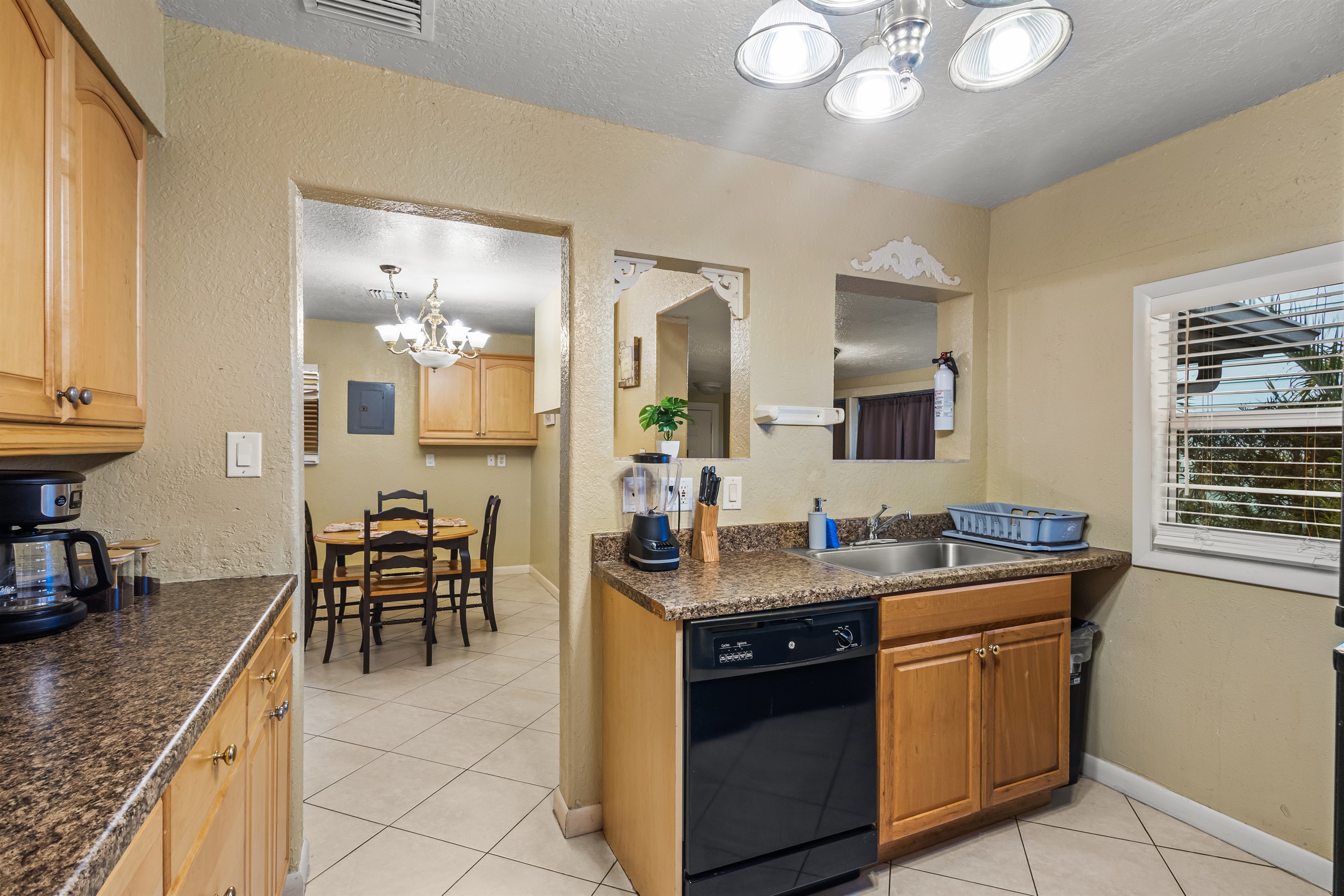 Cozy - 2 Jacuzzis - Quiet Street - Palm Wave Says 6