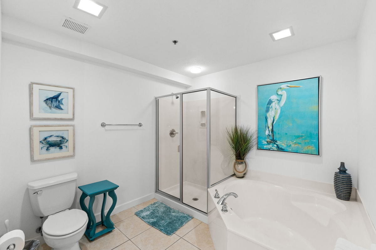 Large bath in main master