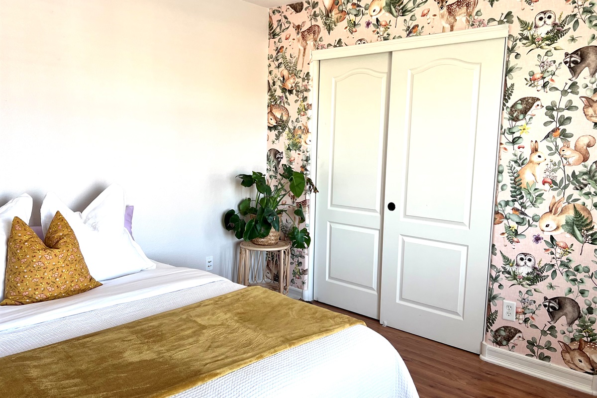 Queen | Decor & Finishes subject to change