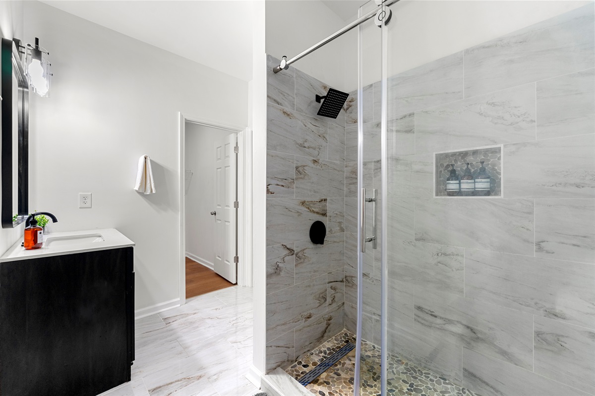 Luxurious walk-in shower to refresh your day!