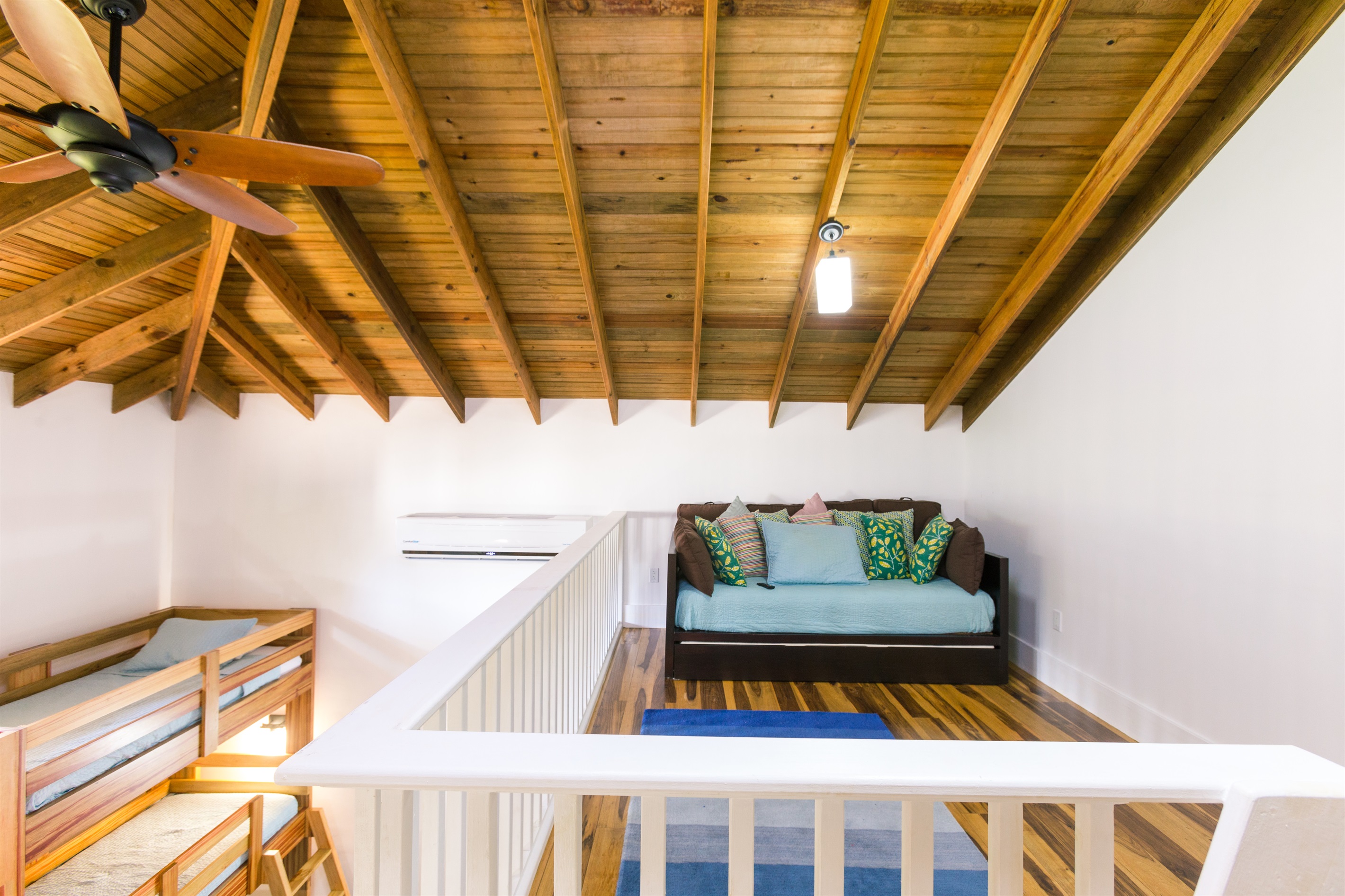 The loft features a versatile twin daybed with a pull-out trundle, making it the perfect flexible sleeping space for extra guests or kids. Tucked away and cozy, it offers a comfortable retreat without sacrificing style. 🛌✨