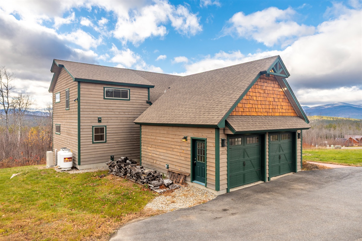 Take in the full beauty of Caribou Mountain Lodge from the outside.