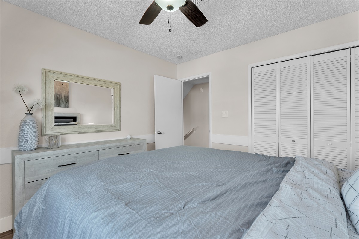 Bedroom 3 with queen bed