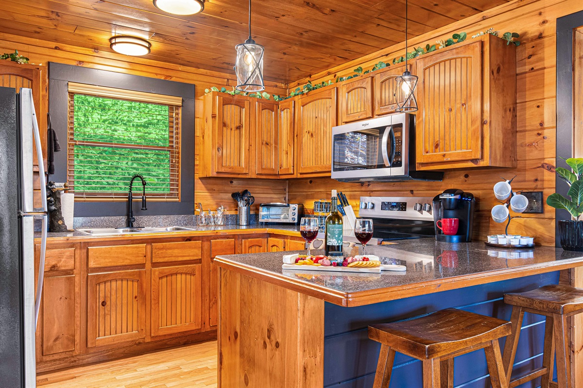 Full kitchen with brand new stainless steel fridge, dishwasher and stove. We have pots/pans, dishware, dinnerware, cookware, and utensils for adults and children.