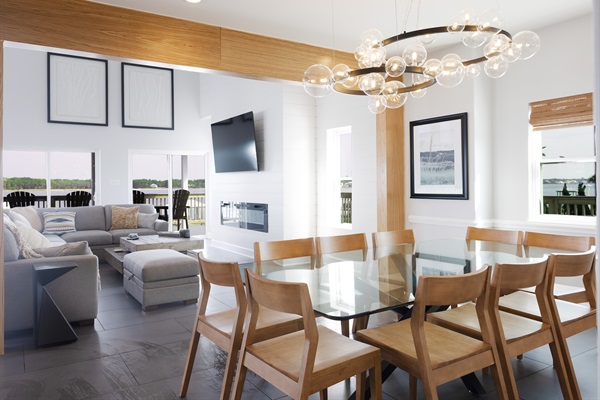 Dining Room seats 10