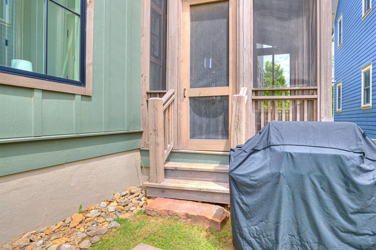Screened Porch - Entry to Home