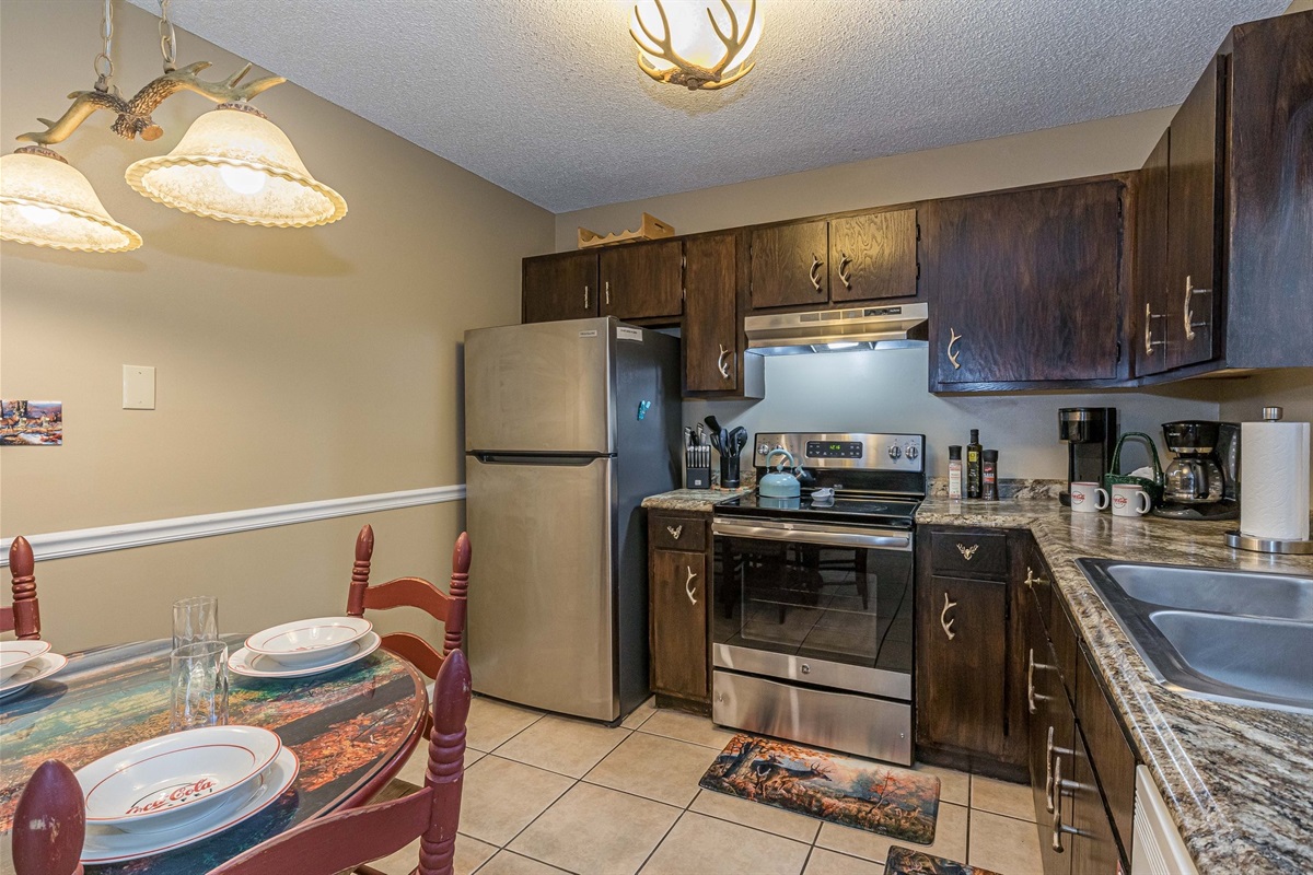 Updated Fully Stocked Kitchen