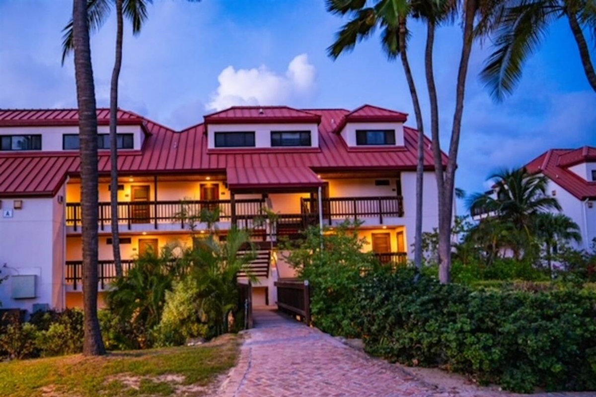 Building A is conveniently located near the coffee bar and restaurants