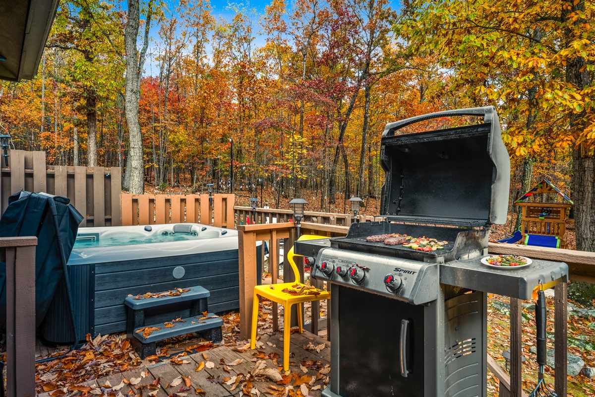 Fire up the grill while the hot tub warms up. The perfect ‘everyone’s happy’ setup after a day on the mountain.